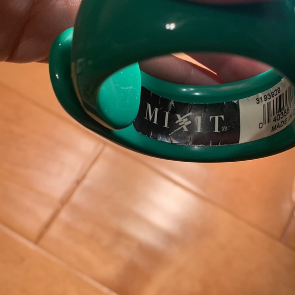 NWT green chunky bangle bracelet - Picture 6 of 8